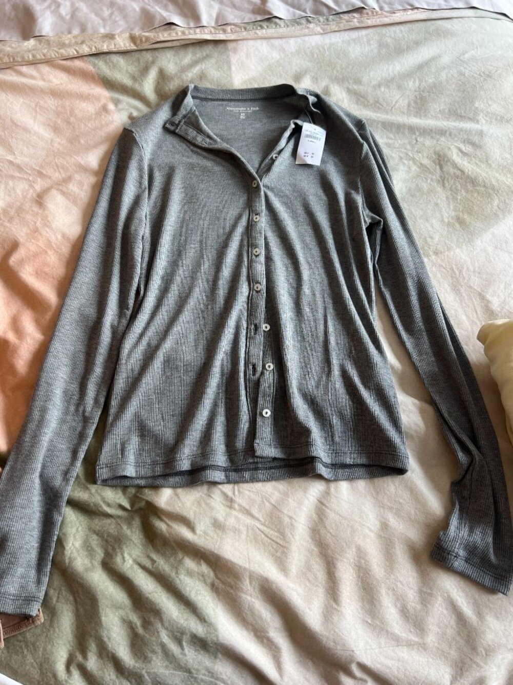 NWT Abercrombie A&F Essentials Grey Light Ribbed Long Sleeve Shirt, Size XS